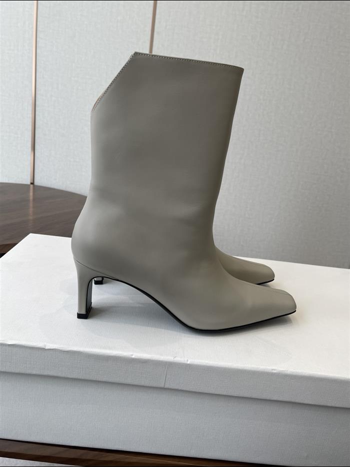 2025112817448255 390